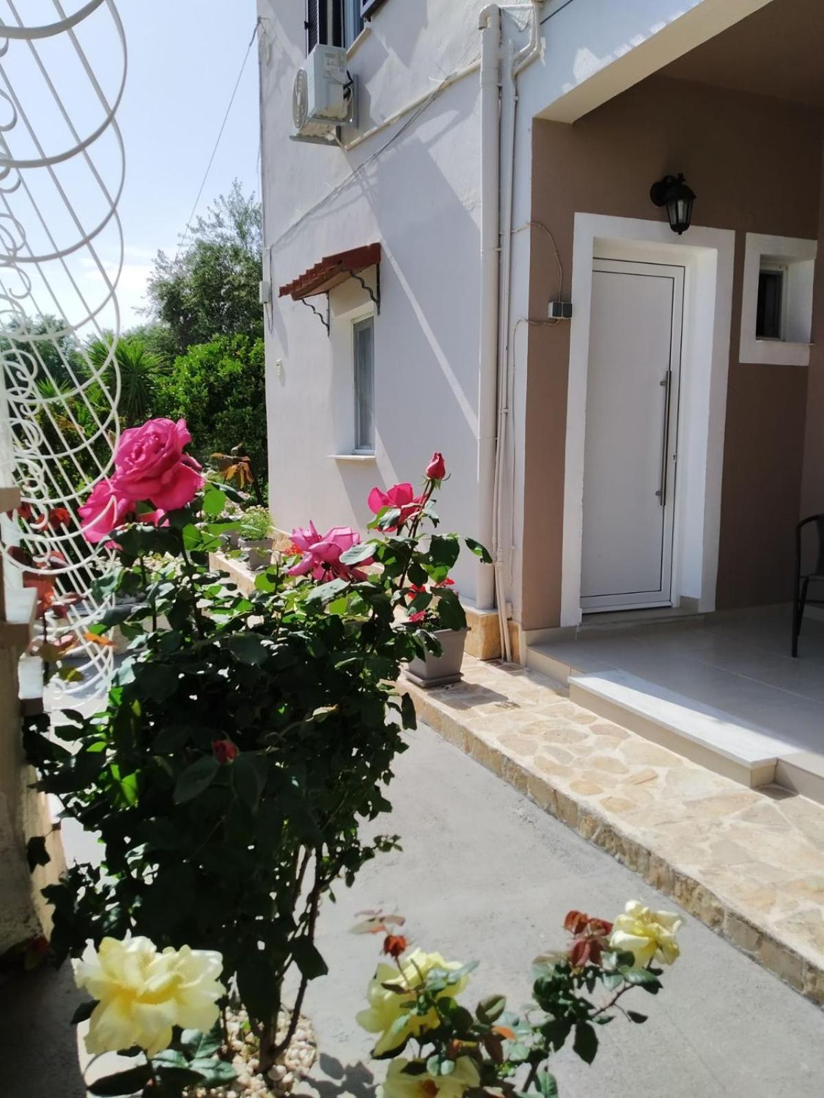 Trousas Apartments Roda  Exterior foto